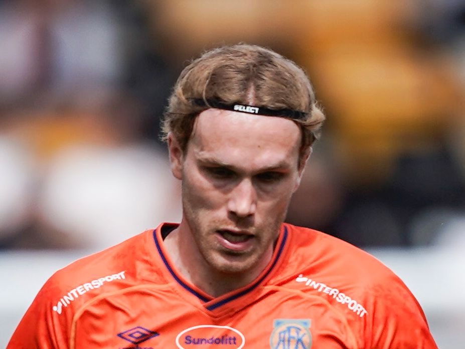 (+) NÅ: AaFK-spiller straffes hardt - smp.no