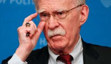 John Bolton tiltalt i dokumentsak