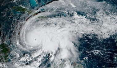 Kraftig orkan herjer på Jamaica