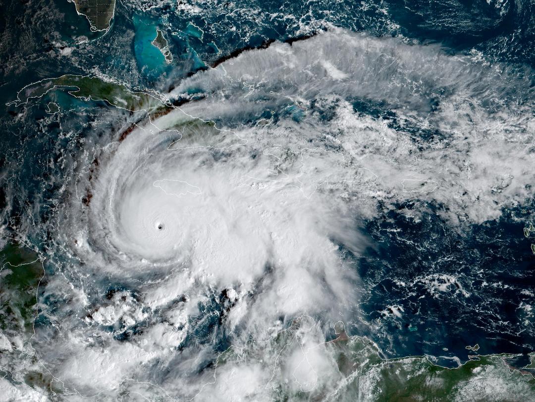 Kraftig orkan herjer på Jamaica