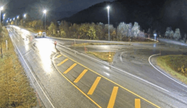 To biler i alvorlig trafikkulykke i Troms