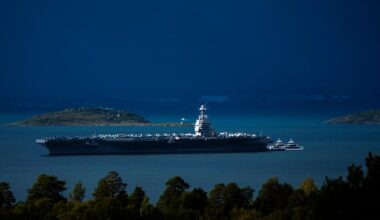 USA sender verdens største hangarskip til Karibia