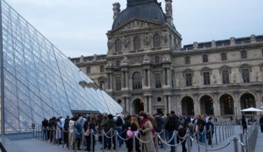 Louvre gjenåpner etter juveltyveriet
