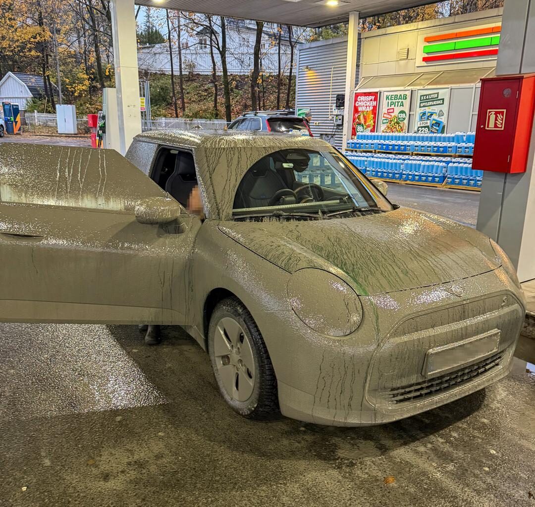Bilbrann på E18 ved Lysaker