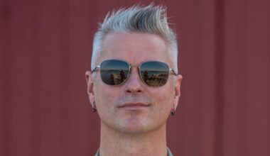 Kaizers-Janove skal på foredragsturné om musikkarrieren: – Mange vil kjenne seg igjen