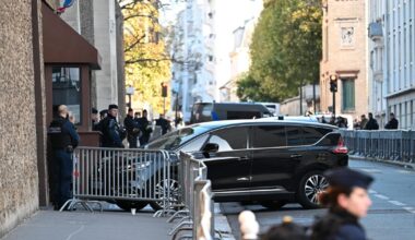 Frankrikes tidligere president Nicolas Sarkozy truet av innsatte i fengsel