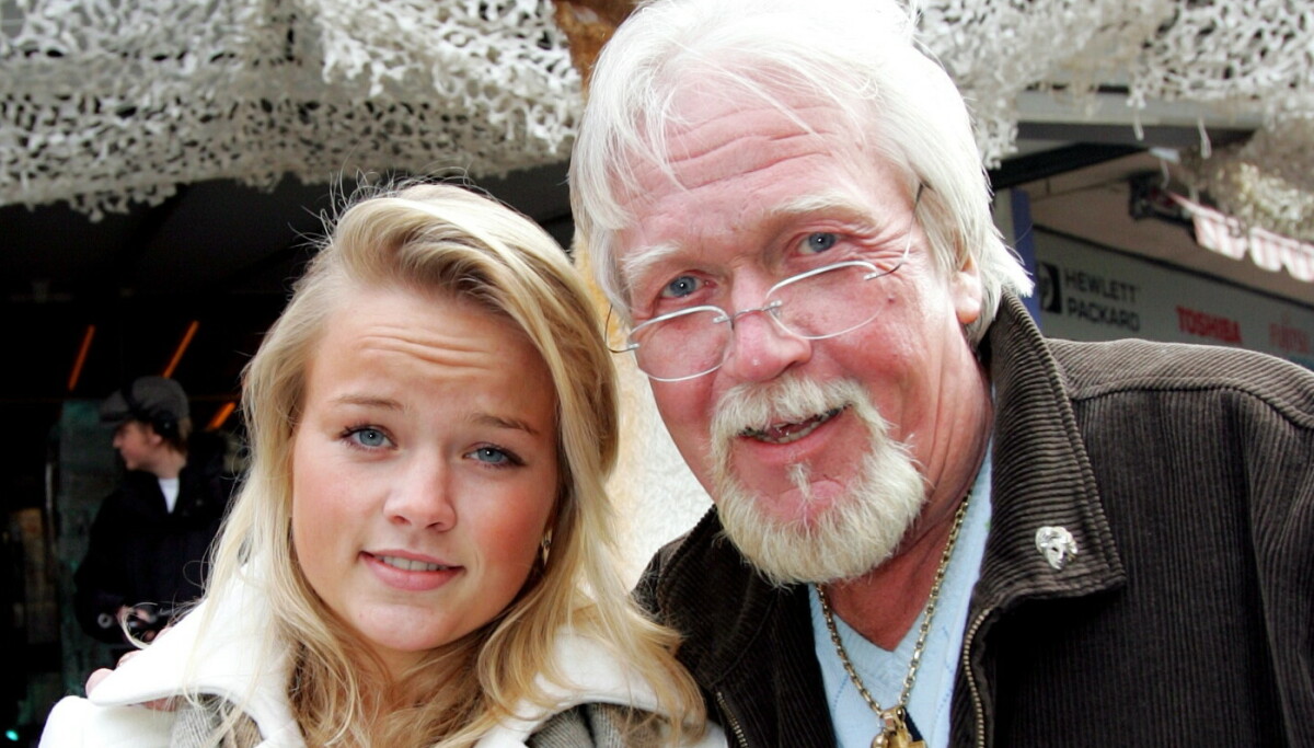 Tiril Heide-Steen synger duett med sin avdøde far Harald Heide-Steen jr.