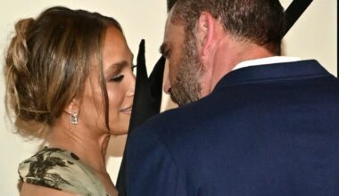 Jennifer Lopez og Ben Affleck overrasker på rød løper etter brudd