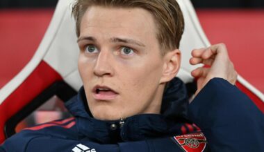 Martin Ødegaard skadet kneet mot West Ham søndag. - Dagbladet
