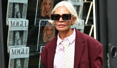 Grece (60) inspirerer millioner – her er favorittjeansen hun har hatt i over førti år