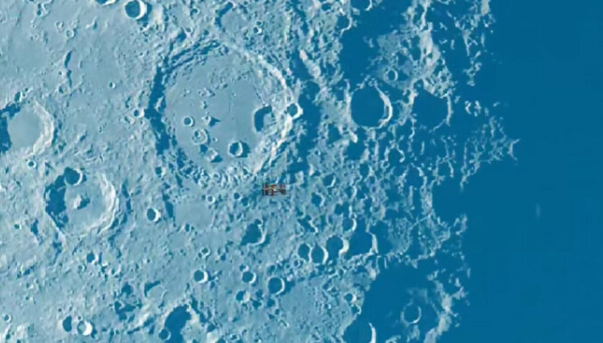 Mystisk objekt fanget på film foran månen