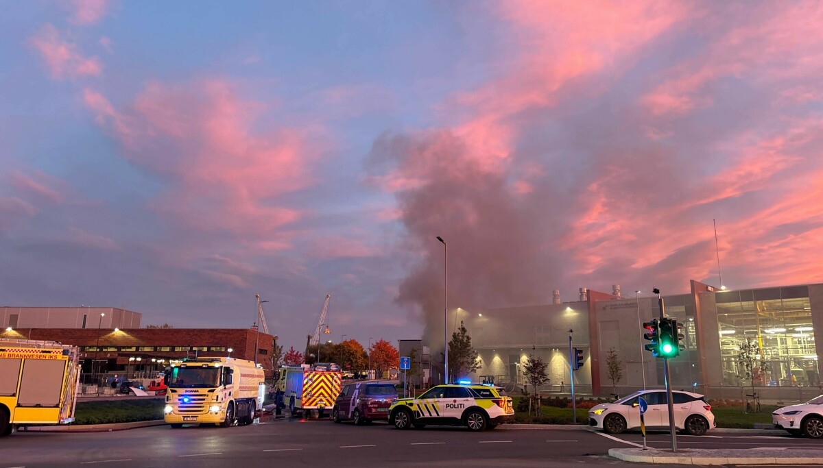 Røykutvikling: - Hold dere inne!