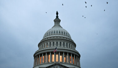 Tusenvis får sparken