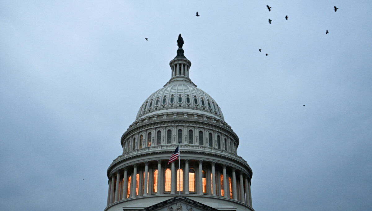 Tusenvis får sparken