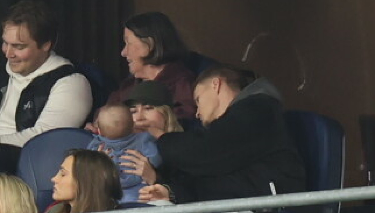 Helene Spilling og Martin Ødegaard hadde med sønnen Matheo på Ullevaal