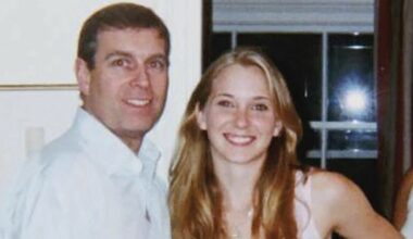 Nye e-poster viser hemmelig kontakt med Epstein