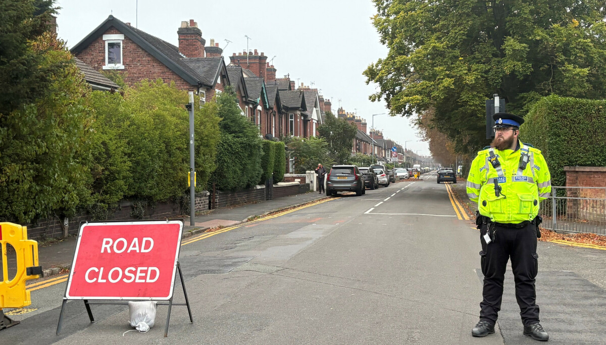 To små barn funnet drept, mor siktet