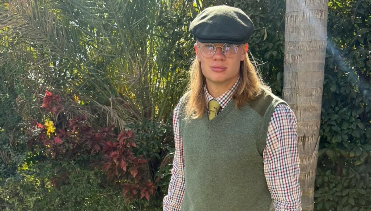 Erling Braut Haaland leker seg med moter.