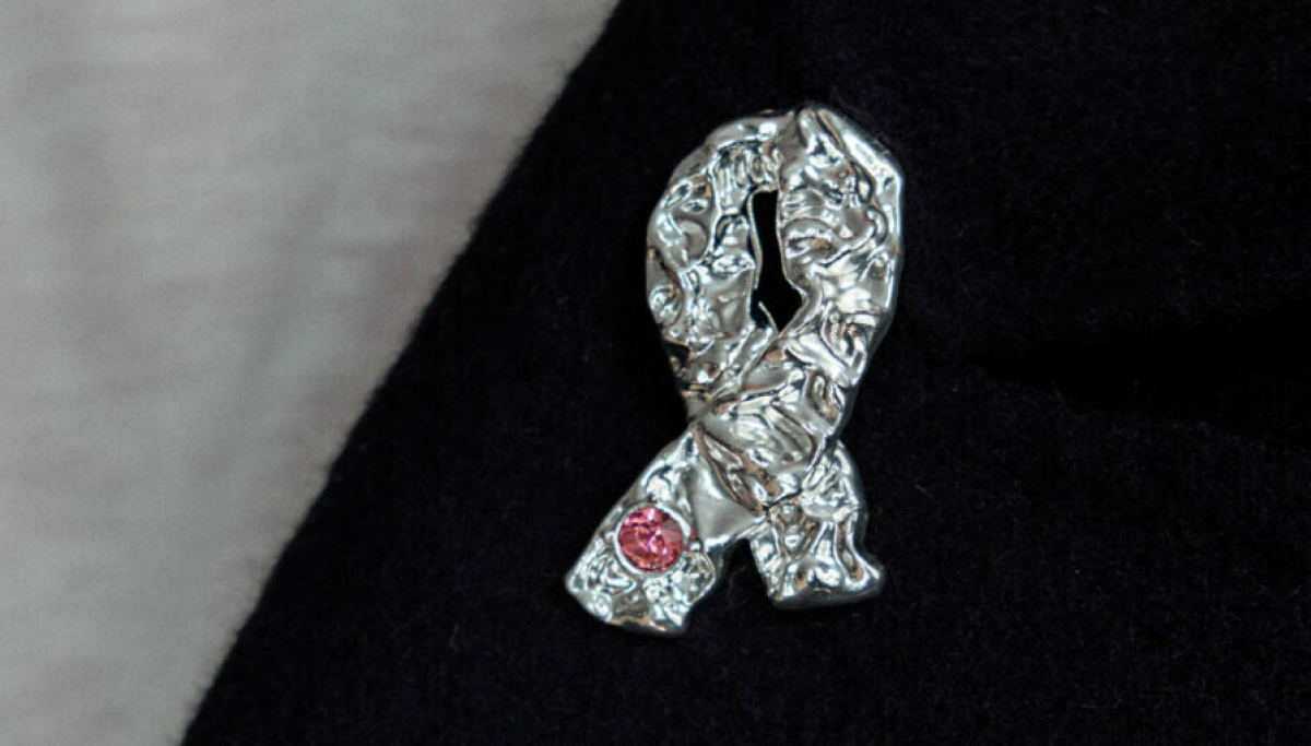 Årets Rosa sløyfe videreselges på Finn for mer enn den koster i butikk