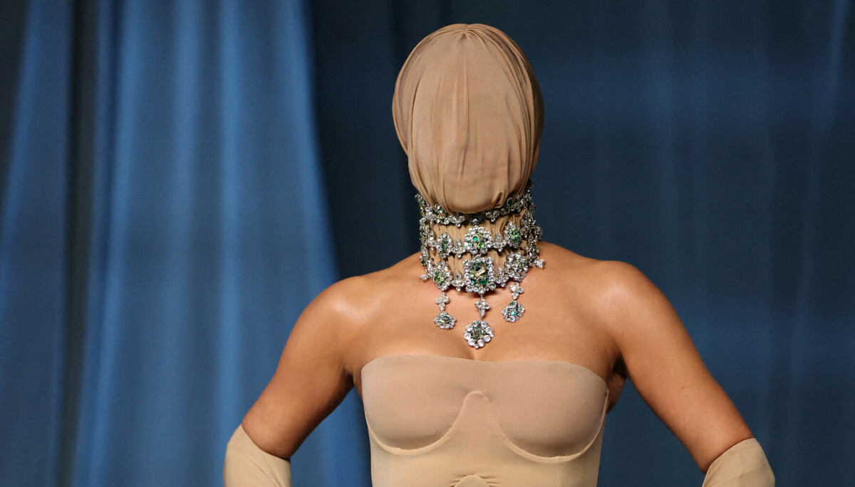 Kim Kardashian vekker oppsikt med dristig antrekk på Academy Museum Gala: