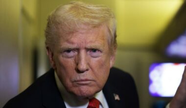 Raser mot demonstrasjoner: - En vits