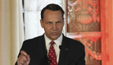 Polen advarer Putin før Trump-møtet