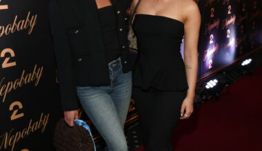 Kjendisene strømmer til Grand Hotel for «Nepobaby»-premiere