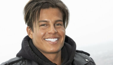 Dagbladets anmelder slakter Cristian Brennhovds russelåt, «Penger, Fitte, Cola (Siberia)»: