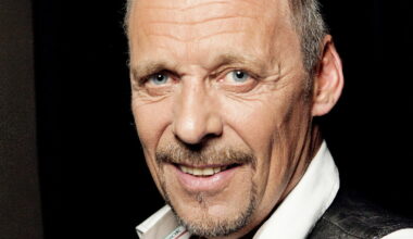 Rune Rudberg har fått kols og forteller at han måtte hasteoperere kneet