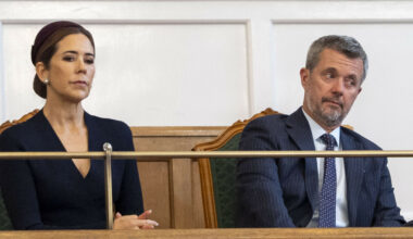 Kong Frederik kritiseres for ferievanene sine