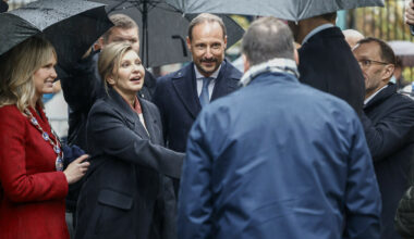 Møtes i Oslo: Avduker statue