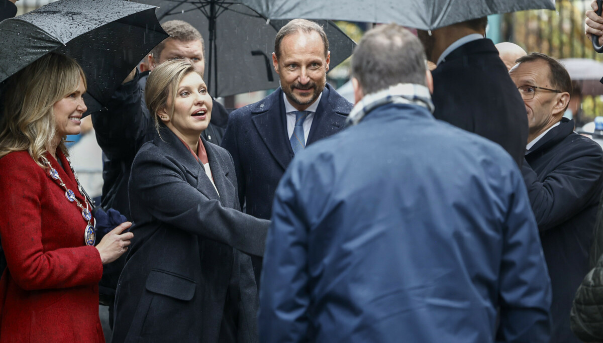 Møtes i Oslo: Avduker statue