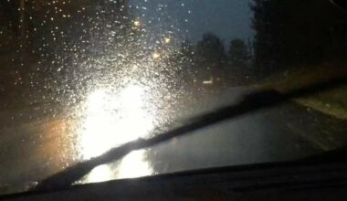 Kjøre bil når det regner