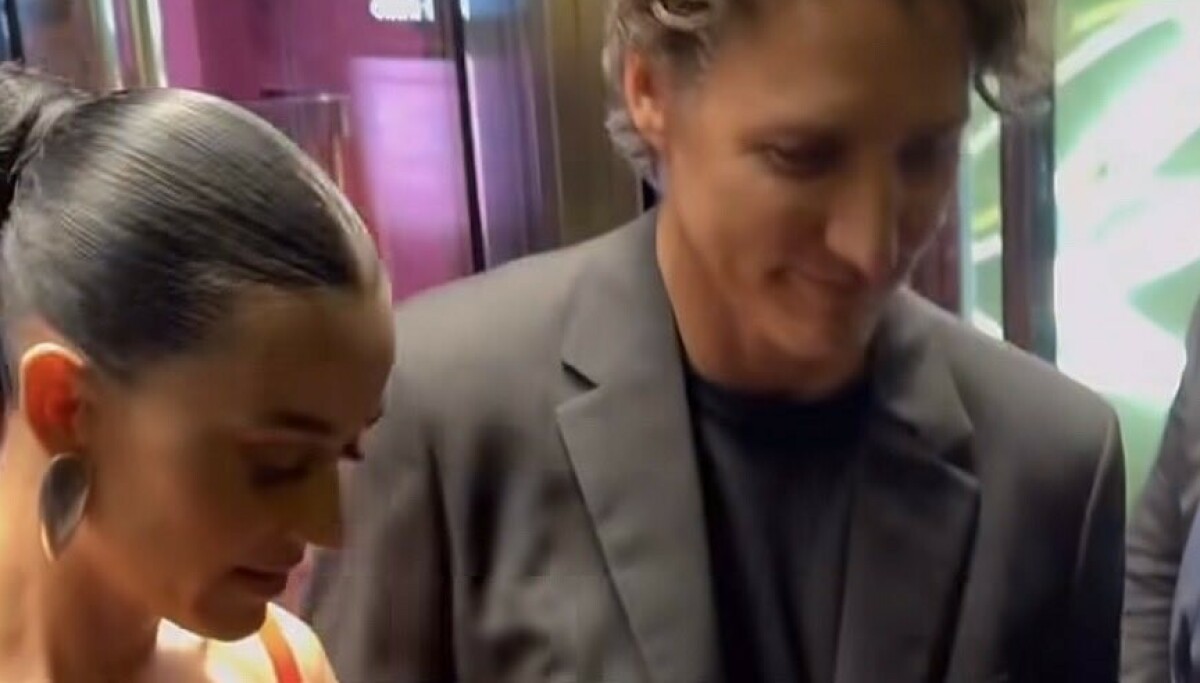 Katy Perry og Justin Trudeau sett hånd i hånd i Paris