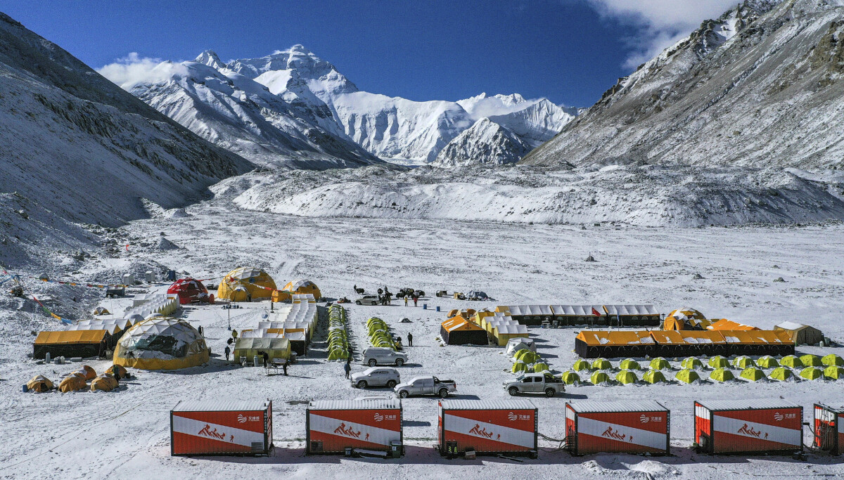 Uvanlig snøfall stopper Everest-turisme i Tibet