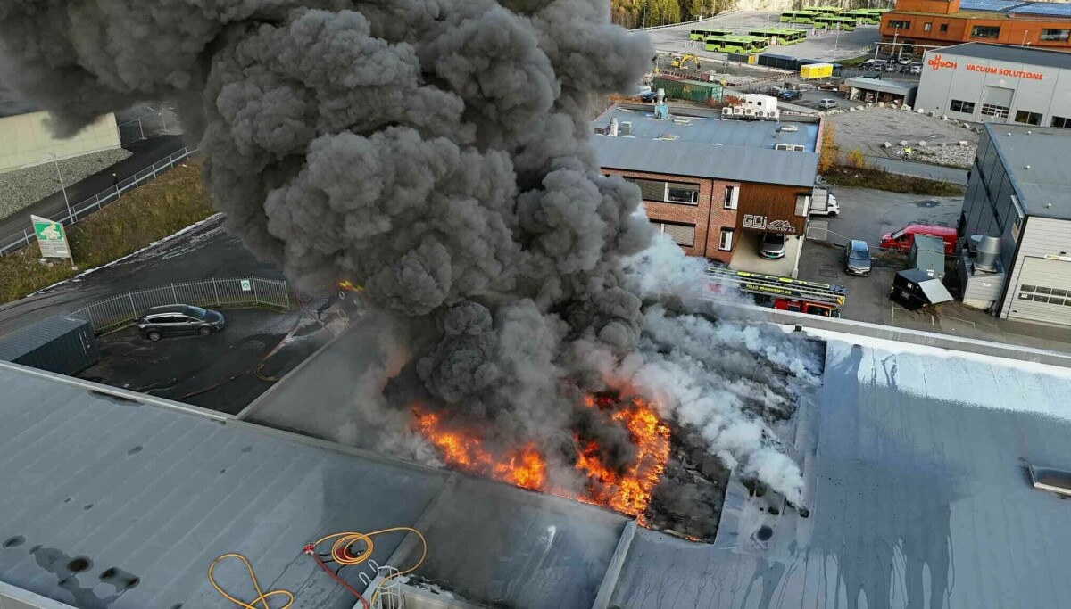 Massiv brann - 19 evakuert - Dagbladet