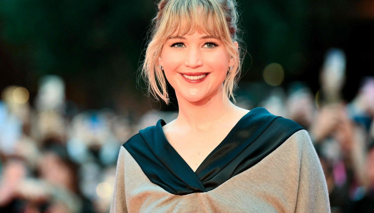 Jennifer Lawrence utfordrer rød løper-moten med genser fra Dior