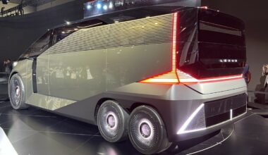 Lexus strekker strikken