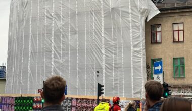 Politiet sperrer område rundt bygg i Oslo: