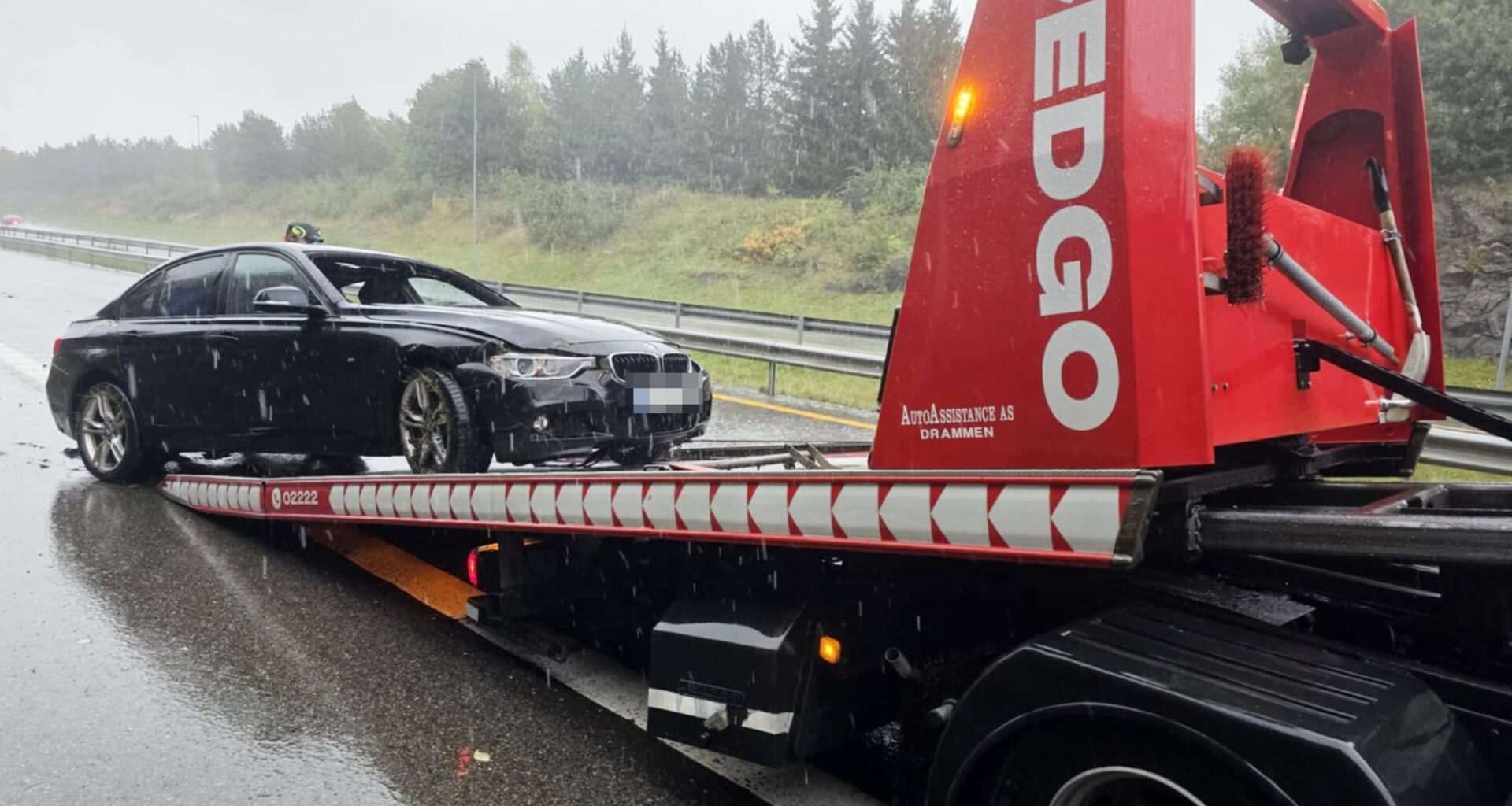 Sande, Trafikk | Bil veltet på E18