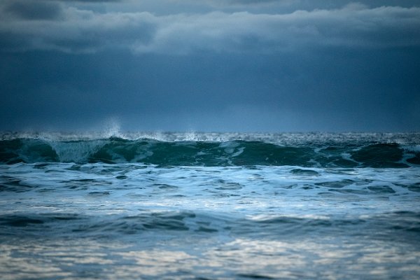 Vestland, i forbindelse med sammenslåingen av Hordaland og Sogn & Fjordane til den nye fylkeskommunen Vestland har Skjalg og Dag reist rundt i fylket og sett på smått og stort. Ervik på Stad har bølgene folk reiser langveisfra for å surfe i.