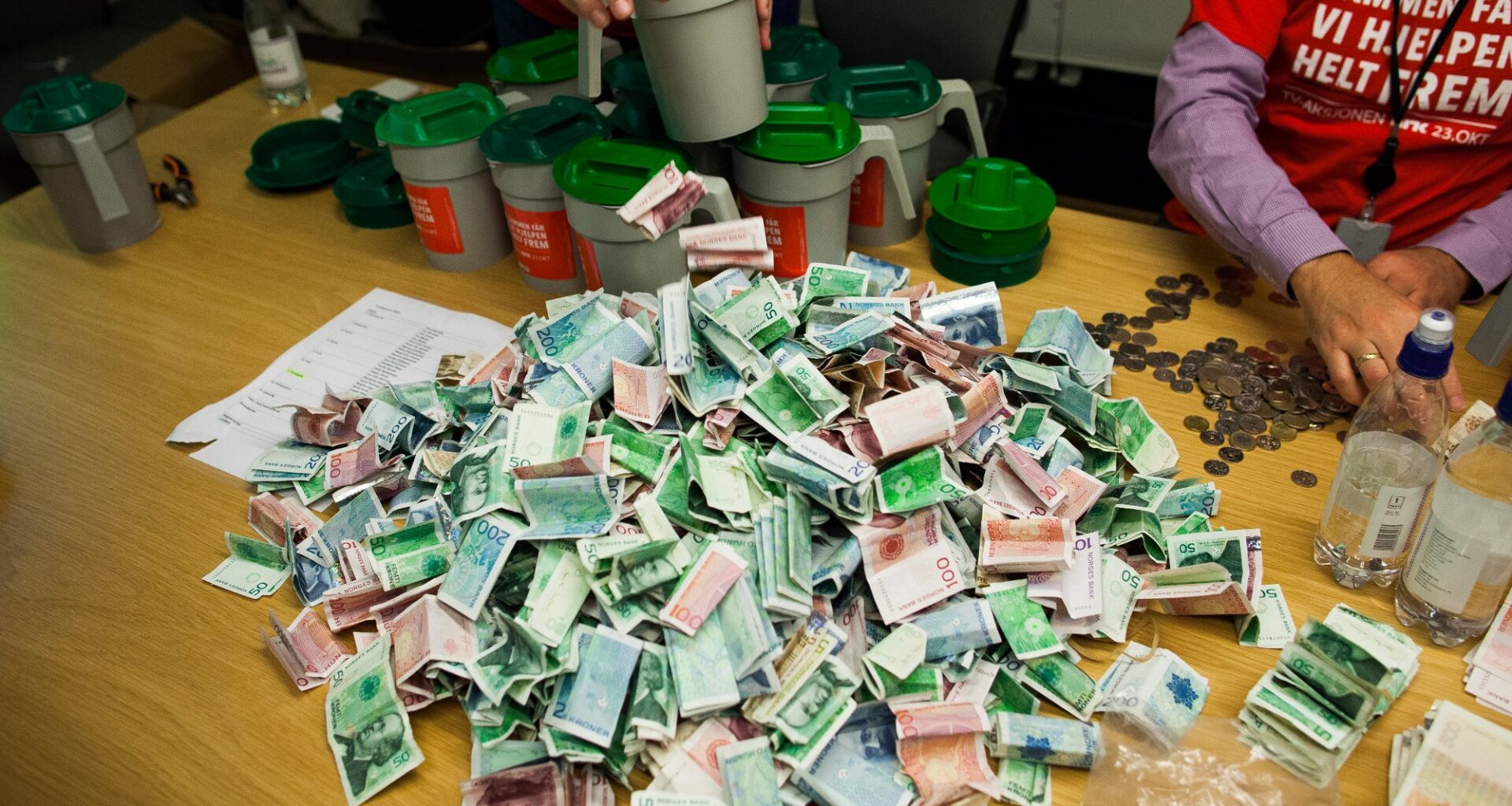 Tv-aksjonen, NRK | TV-aksjonen trenger hjelp: I fjor var pågangen enorm. I år sliter de med å få tak i nok bøssebærere både i Bergen og i Vestland