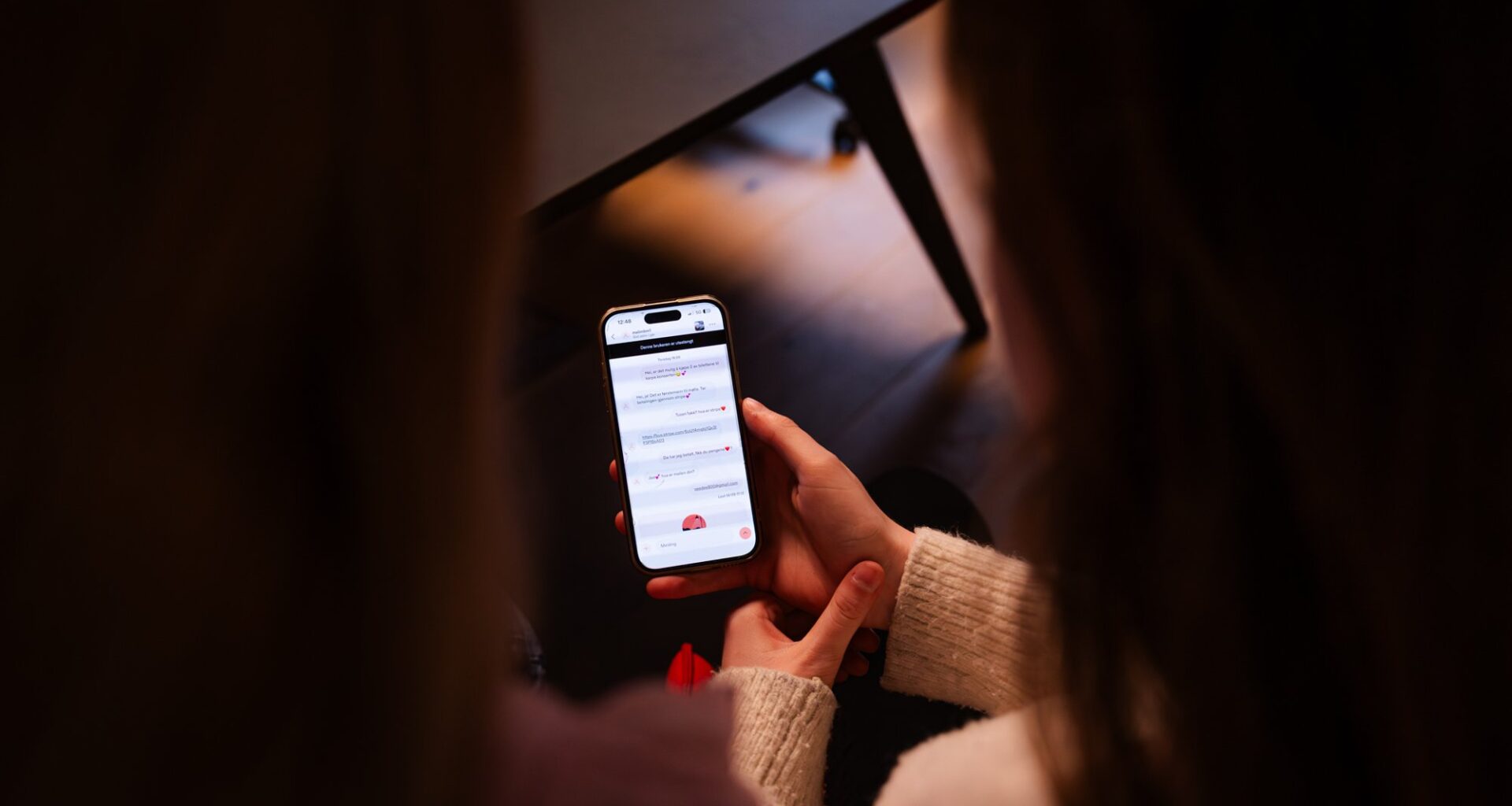 Tise, Nettsvindel | Vilde og Thea ble svindlet for «Karpe World»-billetter på Tise