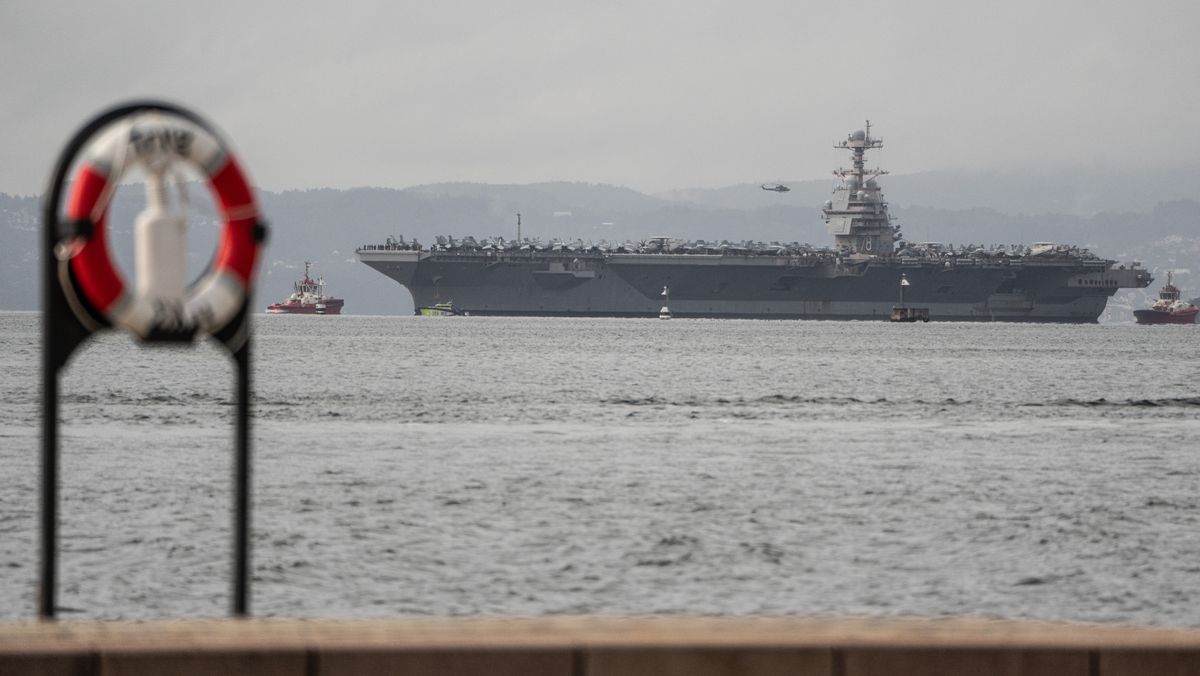 USS Gerald R. Ford på vei inn til Oslo, 12. september 2025. Besøket kostet Forsvaret mellom tre og fem millioner kroner.