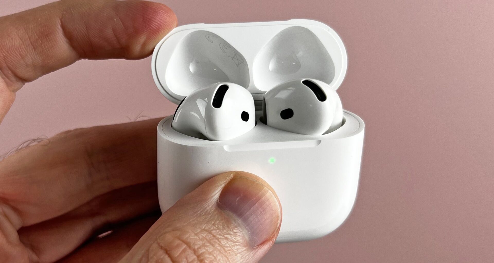 Test av AirPods 4: De er gode, men du kan få mer for pengene