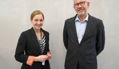 Tord Lien er tidligere energiminister for Frp og nå direktør for eksterne relasjoner i Trønderenergi. her i samtale med TUs kommentator Ellen Viseth.