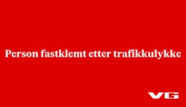 Person fastklemt etter trafikkulykke