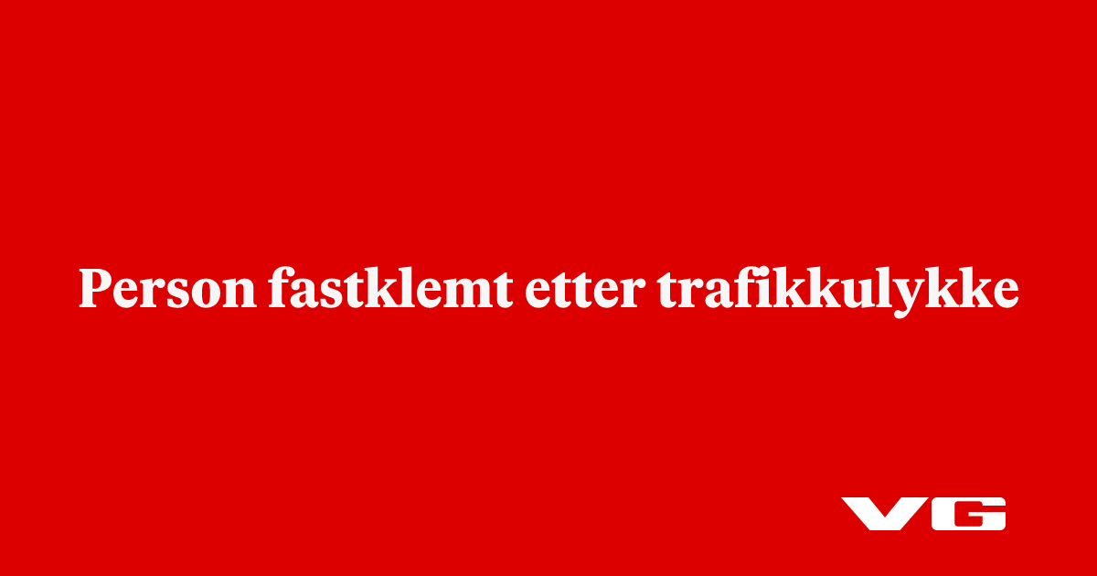 Person fastklemt etter trafikkulykke