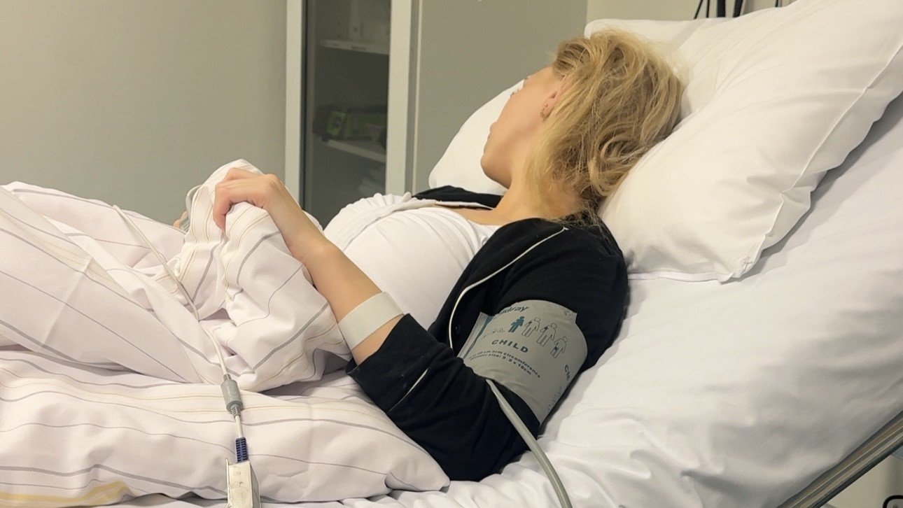 Kreft, Brystkreft | 25 år gamle Hedda opererte vekk sine friske bryster: – Jeg er veldig lettet