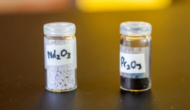 Neodym og praseodym er to av de sjeldne jordartene som ofte brukes i kraftige permanentmagneter. Her fra et forskningsprosjekt ledet av Ife.